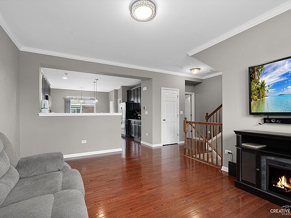 3rd image of 2522 Dunraven Ave