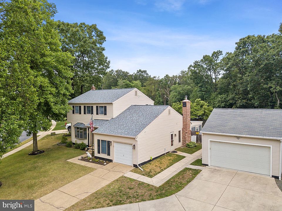 1st image of 27 Fox Chase Dr