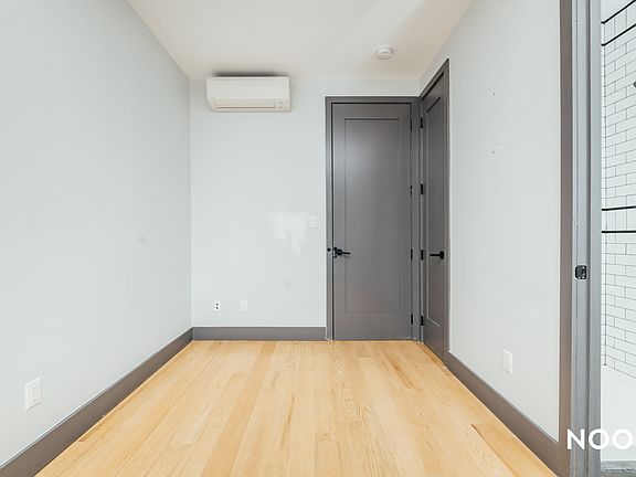 4th image of 87 Starr St #3D