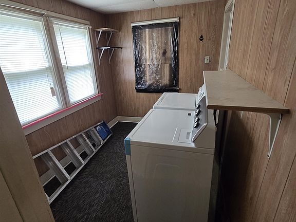4th image of 1425 Phelps St