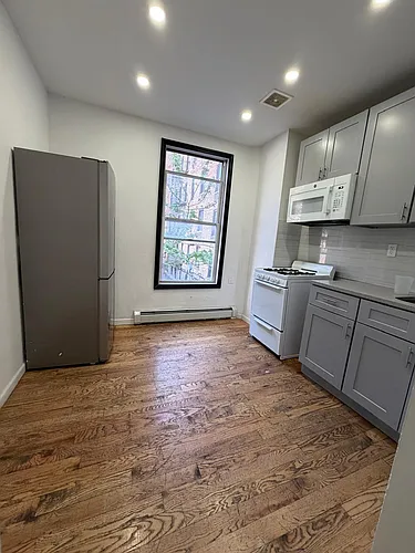 821 E 169th St #2 Photo 1
