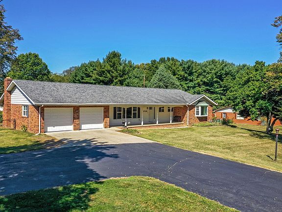 4th image of 1709 Northwood Dr NE