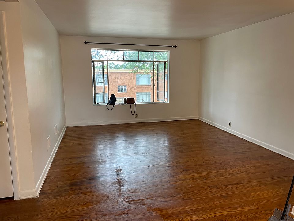 2nd image of 702 Walnut St #1S