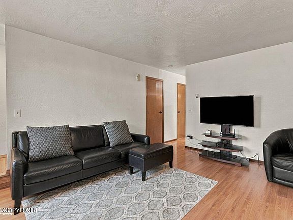 3rd image of 3348 Leonard Cir