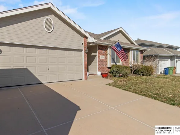2104 Plymouth Rock Rd, Bellevue, NE 68123