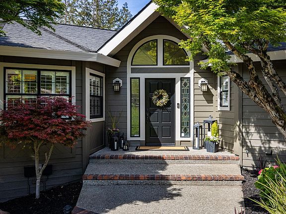 3rd image of 4735 Golf View Court