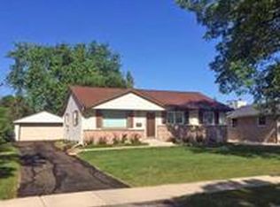 W147N8435 Manchester Dr, Menomonee Falls, WI 53051