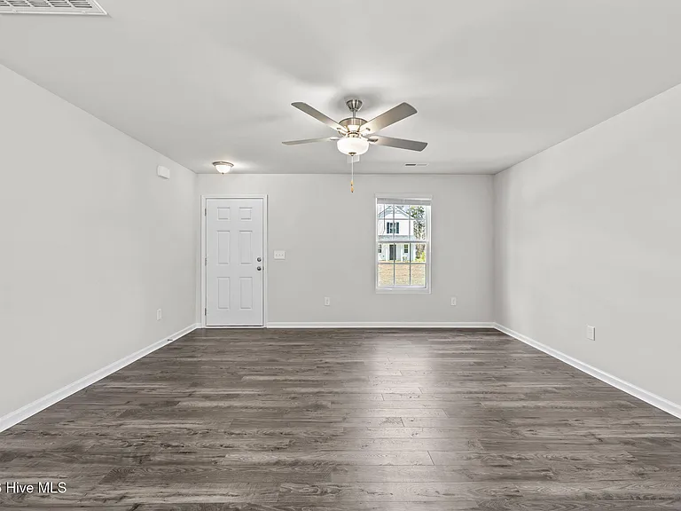 705 Conductor Ct — Photo 4