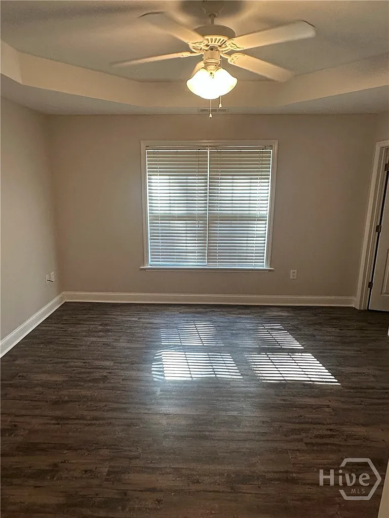 3 bed, 2.0 bath, 1247 sqft, $1,800 — Photo 3