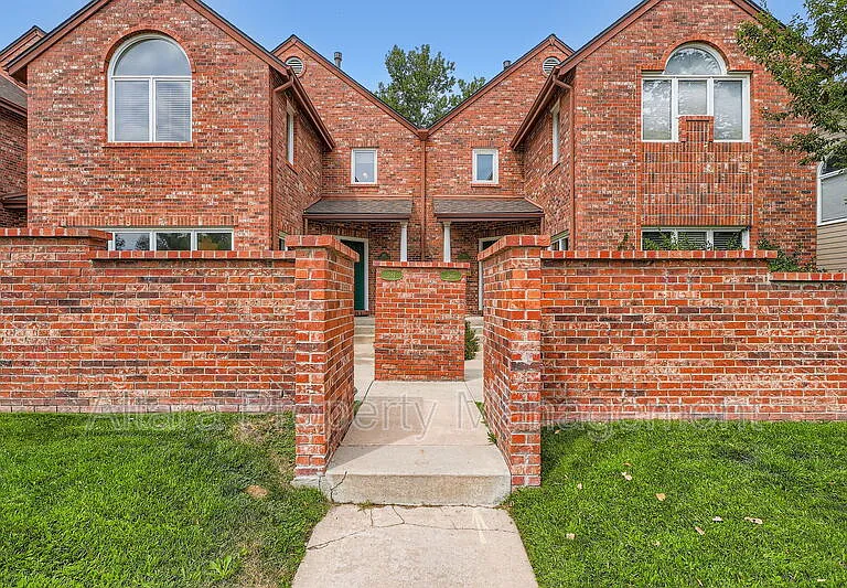 287 S Holly St — Photo 28