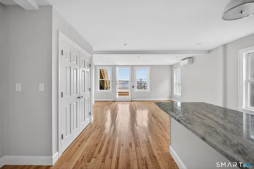 138 Bank St Photo 1