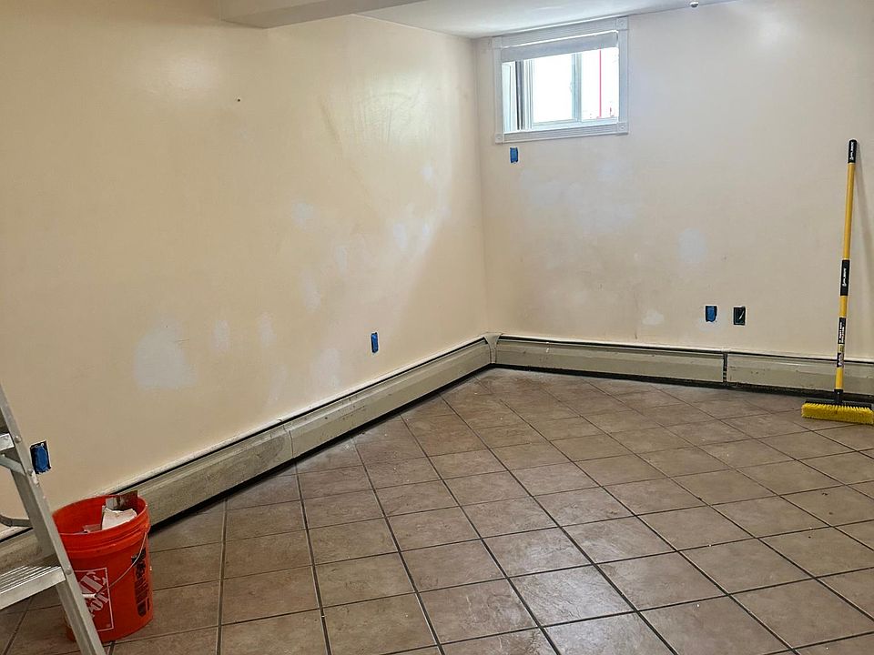 1st image of 39 Blackford Ave Floor 1