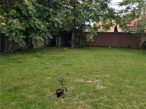 2nd image of 1033 Humphrey Ave
