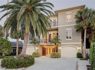 505 Harbor Dr, Belleair Beach, FL 33786