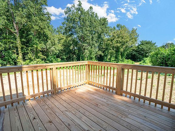 5th image of 1633 Massapoag Rd