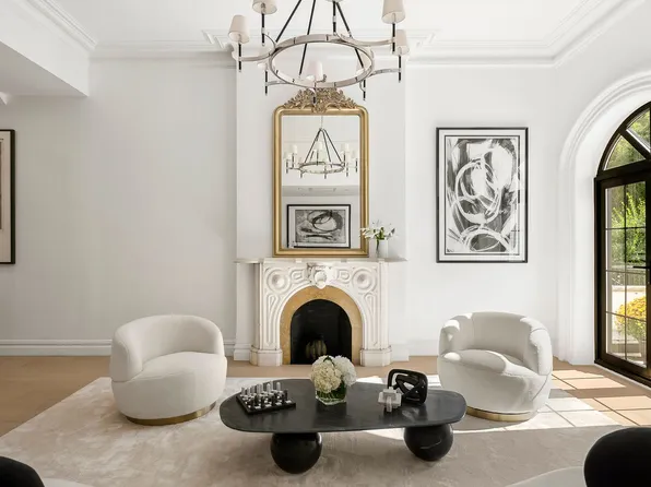 222 East 61st Street image 1 of 27