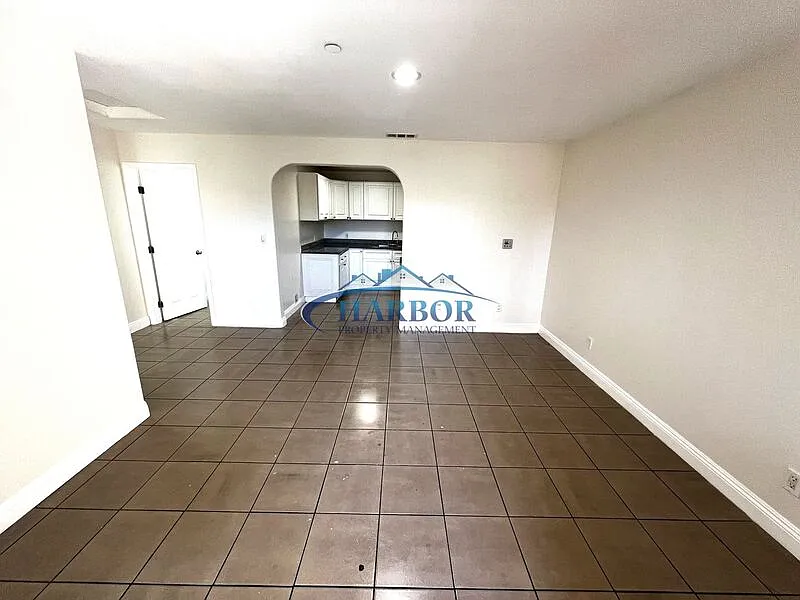 3 bed, 1.5 bath, $2,825 — Photo 3