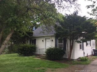 582 East St N, Suffield, CT 06078