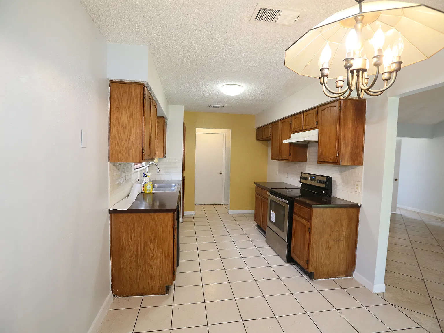 4 bed, 1472 sqft, $1,800 — Photo 3
