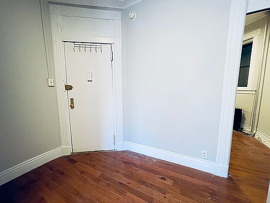 3rd image of 716 Sackett St APT 2RF