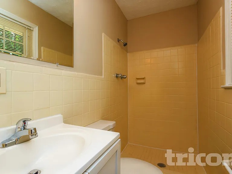 192 Gail St — Photo 9