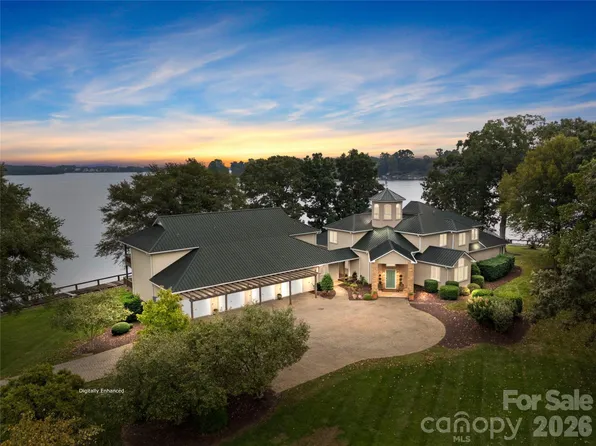 1890 Yacht Club Dr, Denver, NC 28037