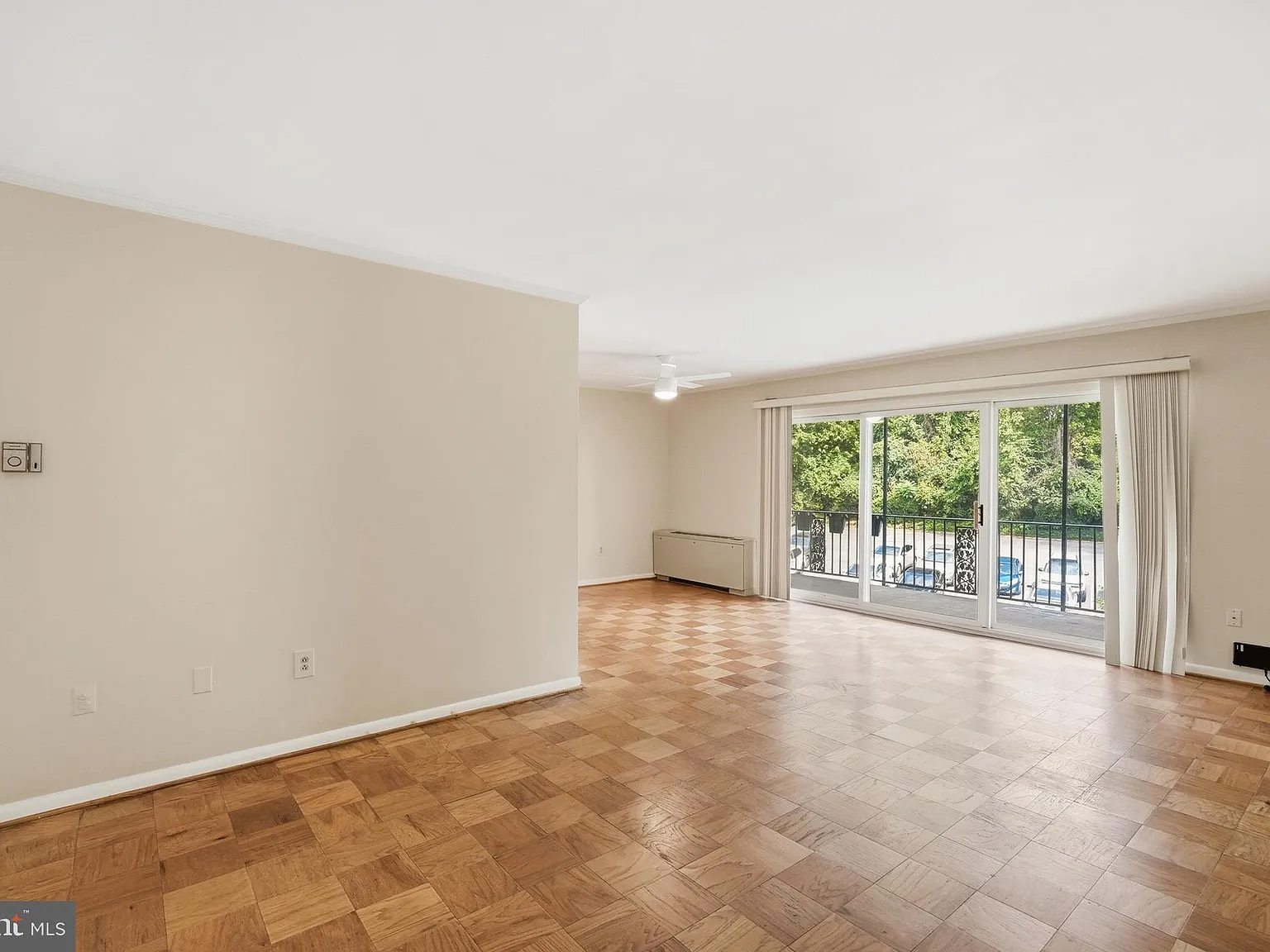 2 bed, 949 sqft, $2,400 — Photo 1