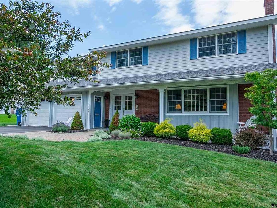 5 Bedrooms, 2.5 Baths, 2 Car Garage, .33 acre lot, Niskayuna Schools  Craig Elem, VanAntwerp Middle