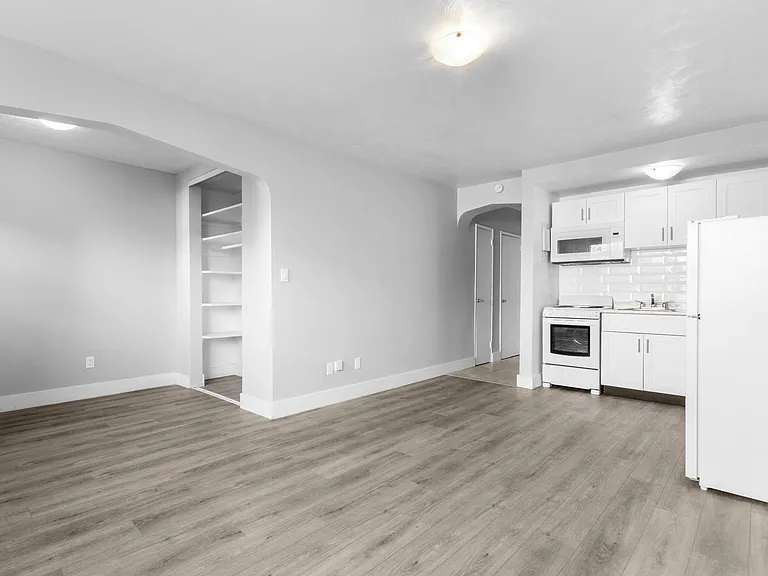 67 Cartier St — Photo 9