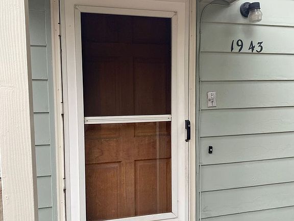 2nd image of 1943 & 1945 Smithoak St #1943