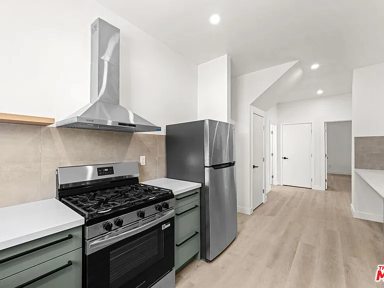 1246 N Formosa Ave — Photo 22