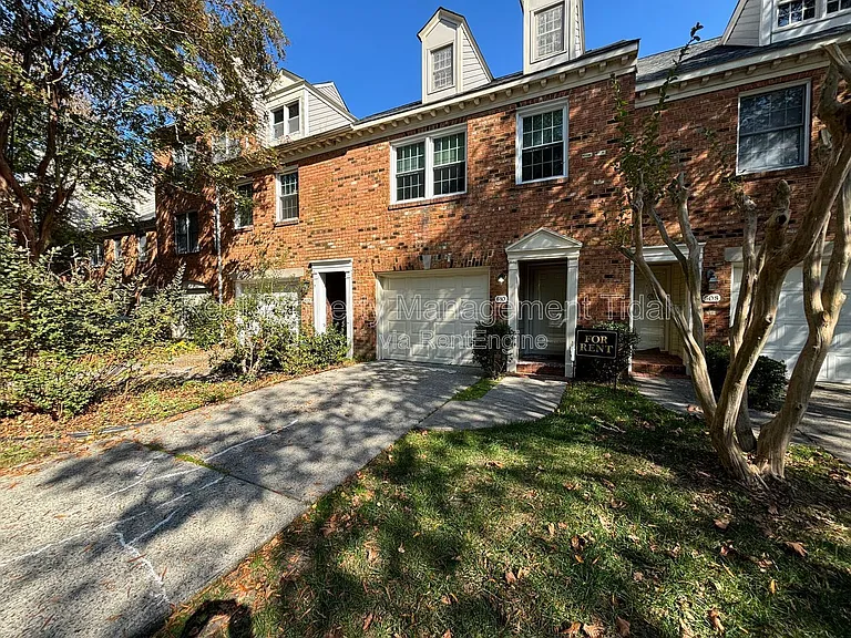 610 Guy Ln — Photo 3