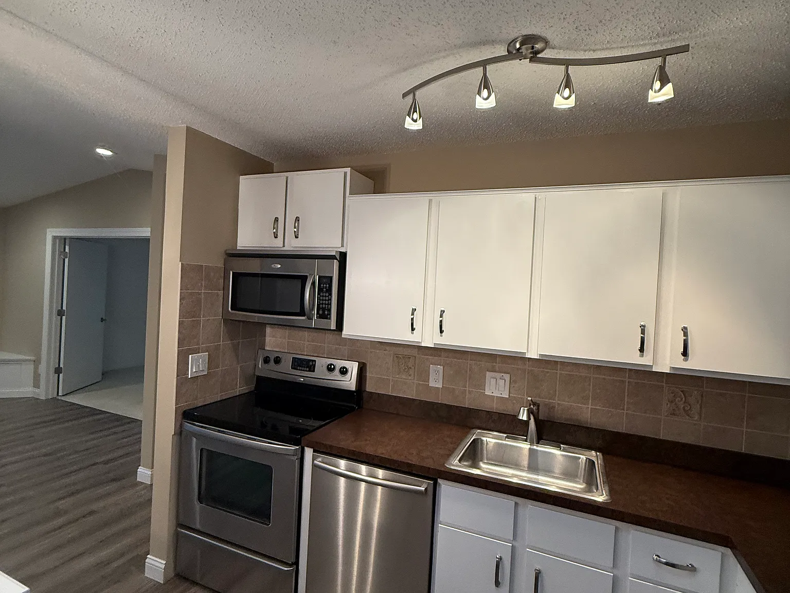 1181 Weston Ln N — Photo 1