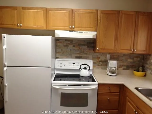 1819 Byng Rd — Photo 12