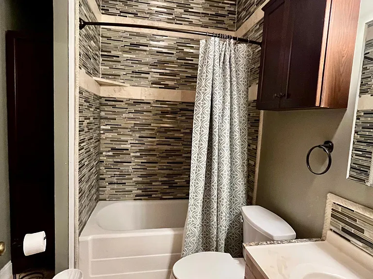 1522 S Carrollton Ave — Photo 16