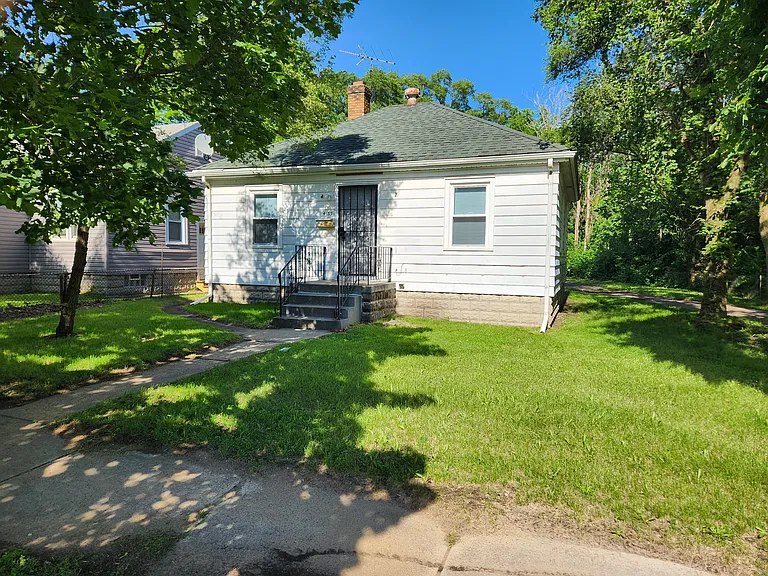 4133 Harrison St — Photo 1