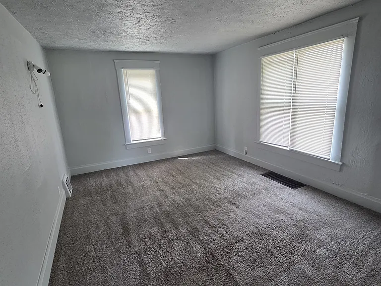 335 McKinley Ct — Photo 17