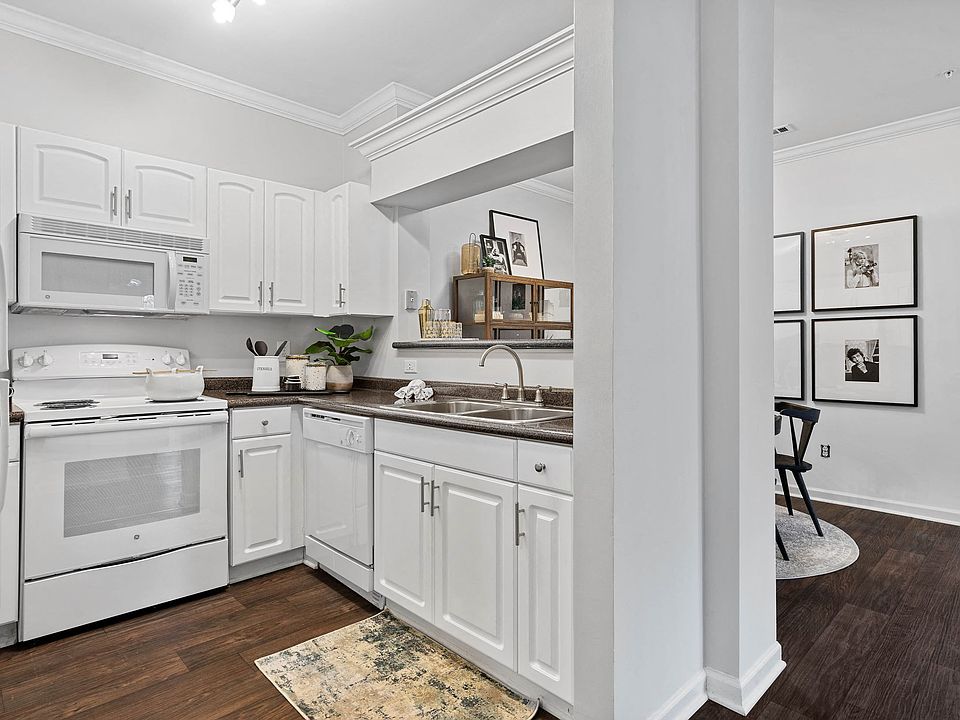 Fully-equipped kitchen at Hawthorne at the Carlyle in Greenville, SC