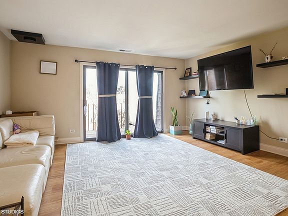 2nd image of 701 Limerick Ln APT 3C