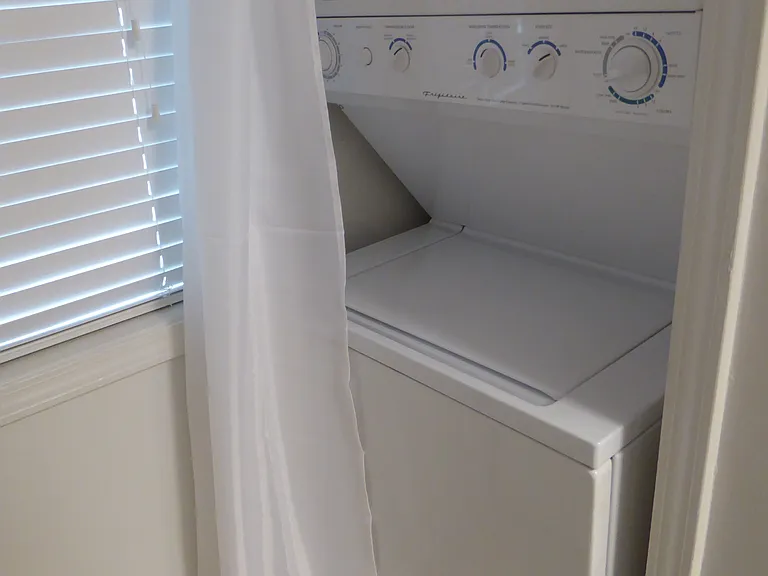 541 White River Dr #16G — Photo 8