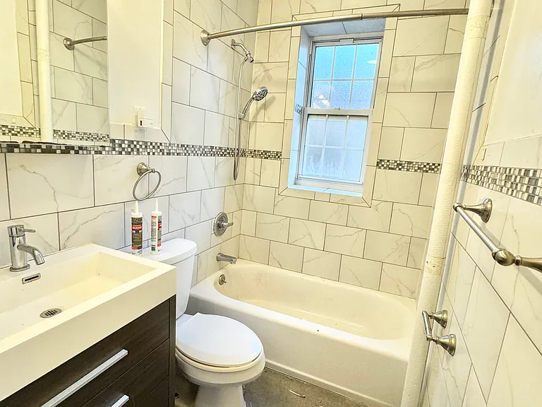1240 E 7th St #4R — Photo 6