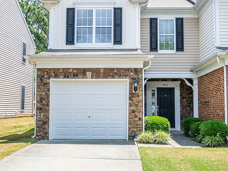 8312 Pilots View Dr — Photo 2