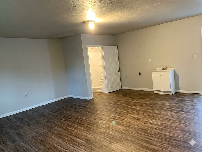 6109 Wayland St — Photo 11