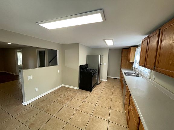2nd image of 1300 E Broadway St