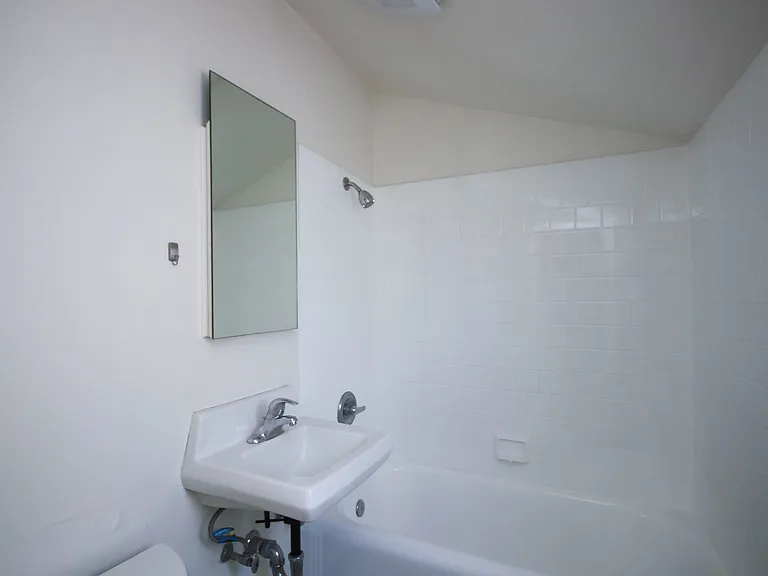 409 N Monterey St #1/2 — Photo 16