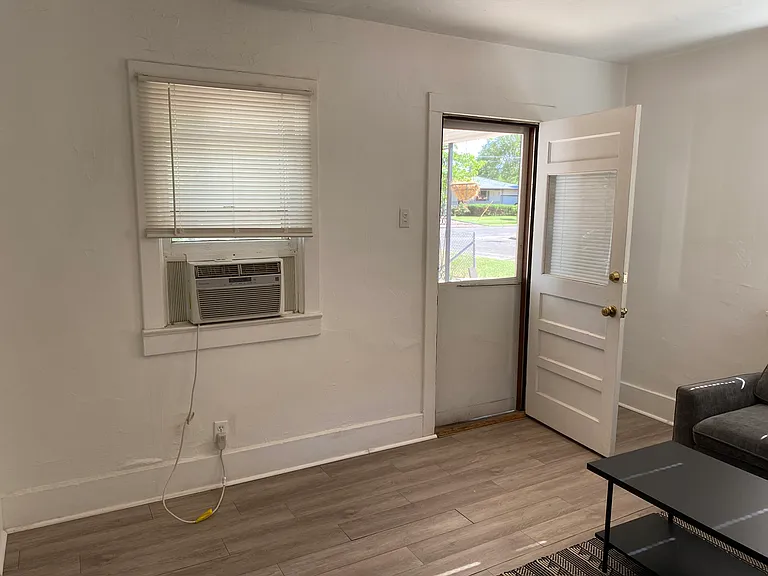 742 Belmont Ave — Photo 10