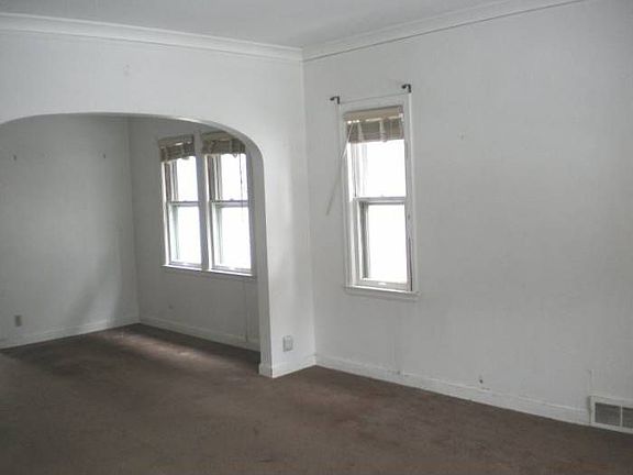 Living Rm to Dining Rm