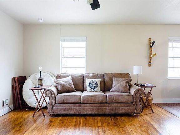 4th image of 6211 Chesterfield Ave #A