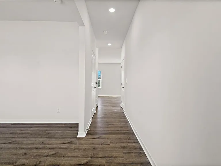 1621 Maci St — Photo 7