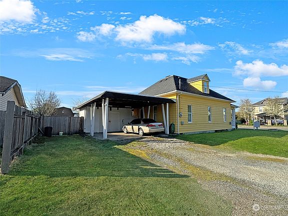 3rd image of 520 Beach Avenue